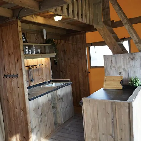 Tente de luxe F1 Ardennes 5p Parking Bashfull Amblève